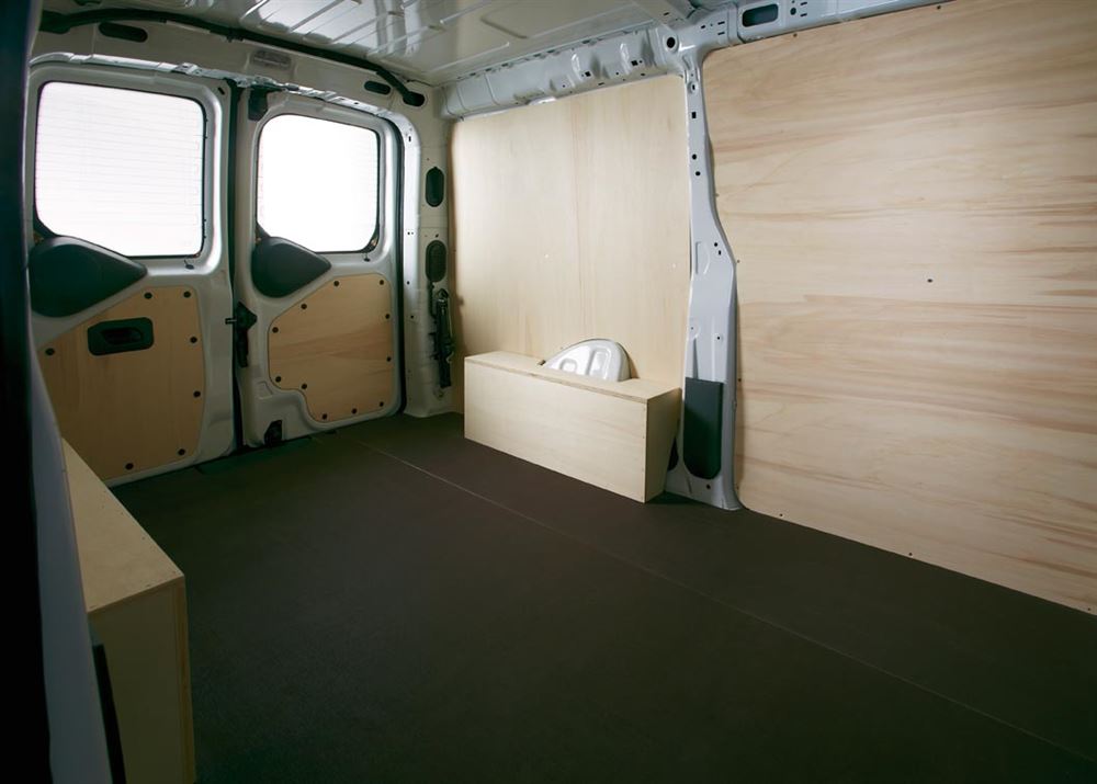Plancher, étagères, murs : habillage de véhicule utilitaire - Photo : Drouin